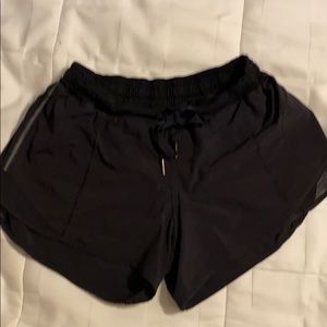 Lululemon hotty hot short 4” size 8